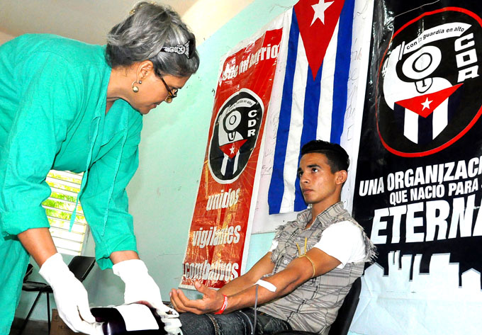 Sangre extraída de brazos jóvenes Sangre extraída de brazos jóvenes