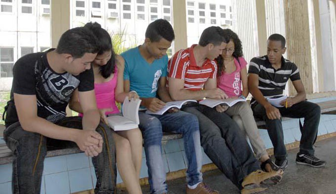 universitarios