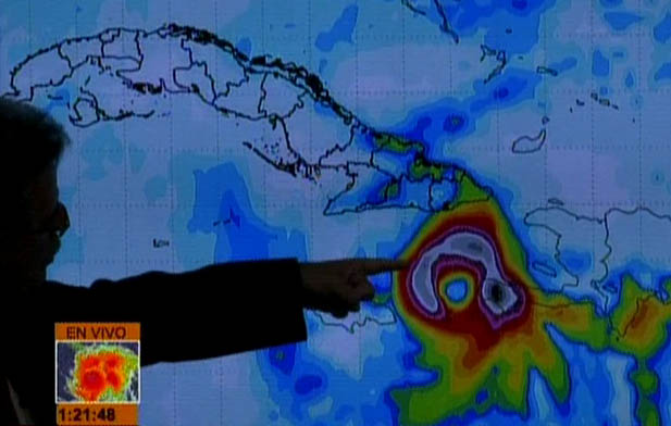 El intenso huracán Matthew continúa lentamente hacia el norte (Aviso Nro 22, 12:00 pm) El intenso huracán Matthew continúa lentamente hacia el norte (Aviso Nro 22, 12:00 pm)