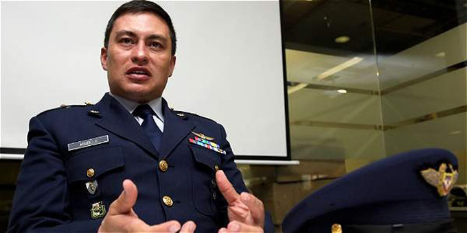 Consideran héroe a piloto que salvó vida a 60 militares colombianos Consideran héroe a piloto que salvó vida a 60 militares colombianos