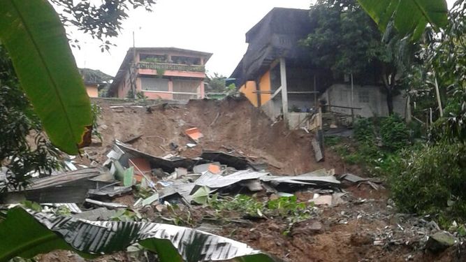 Otto causa siete muertos a su paso por Panamá y se convierte en huracán ( + fotos y videos) Otto causa siete muertos a su paso por Panamá y se convierte en huracán ( + fotos y videos)