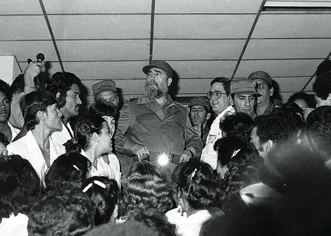 El invicto Comandante Fidel Castro en la entonces Facultad de Ciencias Médicas de Granm, en Manzanillo. Foto: Luis Carlos Palacios.