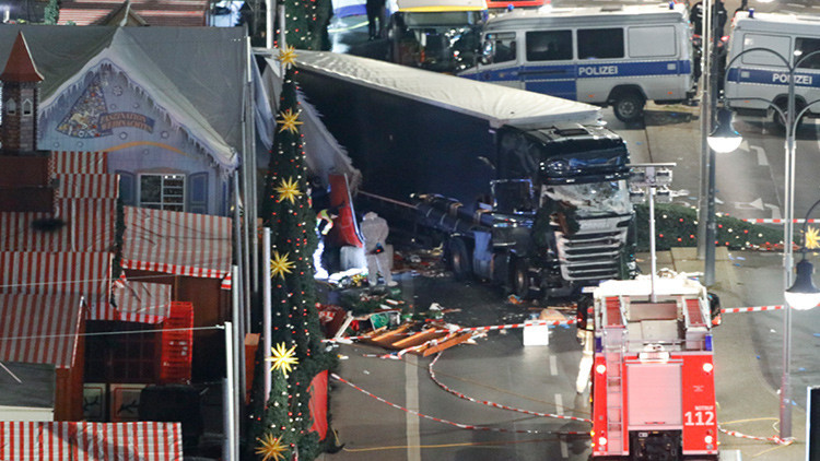 El camión que arrolló el mercado de Navidad en Berlín 1