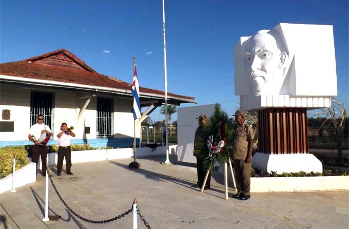 Homenaje-a-Jes--s-Men--ndez-Manzanillo