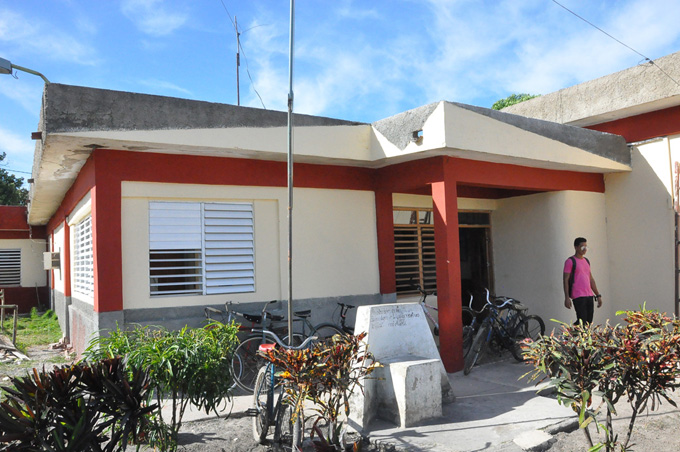 Vista exterior de la planta Radio portada de la LibertadFOTO/Rafael Martínez Arias