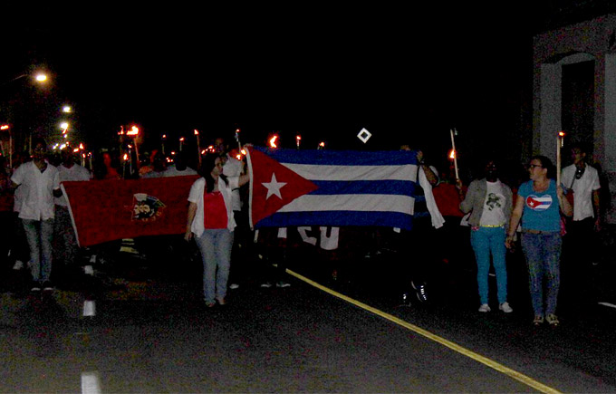 Marcha de las antorchas en Manzanillo 1