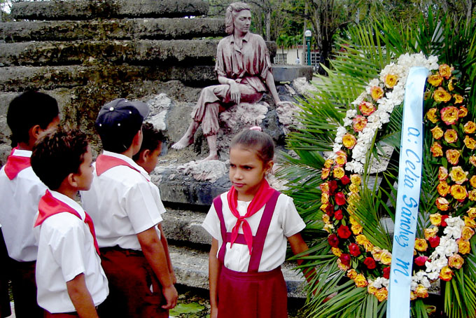 Monumento erigido en el parque de Media Luna a Celia / FOTO Rafael Martínez Arias