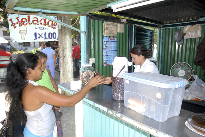 Laboran en Granma 24 mil trabajadores por cuenta propia Laboran en Granma 24 mil trabajadores por cuenta propia