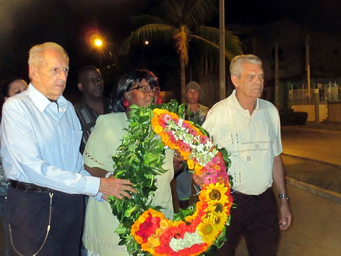Rogelio Blanes y Lino Borbolla junto a Hilda Moré, hija de Beny Moré / FOTO Gustavo Cuba