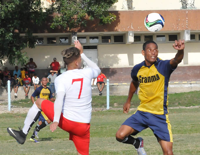 Los Incansables de Granma han comenzado con la pólvora mojada, en los dos partidos iniciales aún mantienen en blanco el casillero de goles anotados / Foto Luis Carlos Palacios Leyva