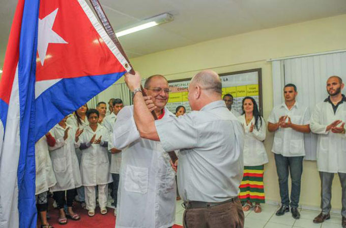 Despidió Ministro de Salud a brigada médica que viajó a Perú Despidió Ministro de Salud a brigada médica que viajó a Perú