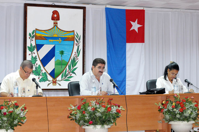 Servicios de salud, abasto de agua y planteamientos en debate gubernamental Servicios de salud, abasto de agua y planteamientos en debate gubernamental
