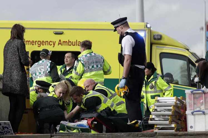 Aumentan heridos tras ataque terrorista cerca de Parlamento británico Aumentan heridos tras ataque terrorista cerca de Parlamento británico