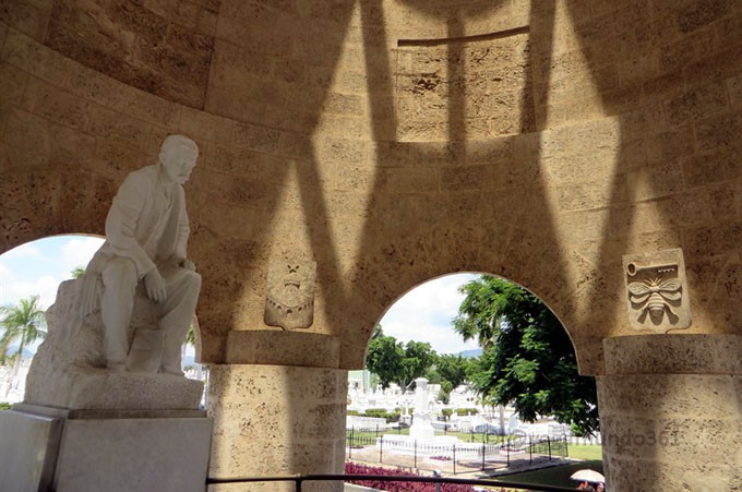 santaifigenia-josemarti-fidelcastro-cemetery-45