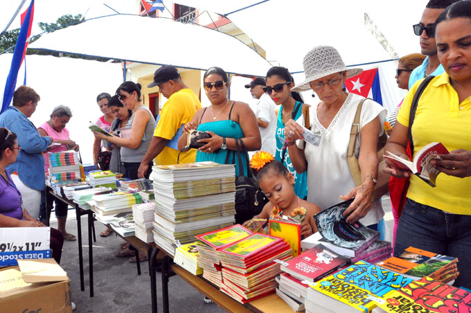 Concluyó Feria del libro en Granma ( + fotos y video) Concluyó Feria del libro en Granma ( + fotos y video)