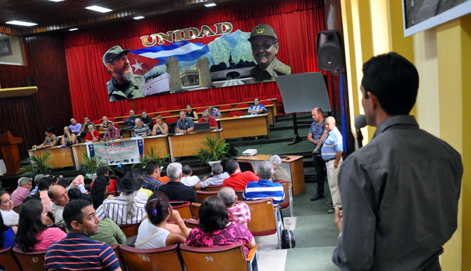 La prensa en Granma rumbo a perfeccionar su quehacer La prensa en Granma rumbo a perfeccionar su quehacer