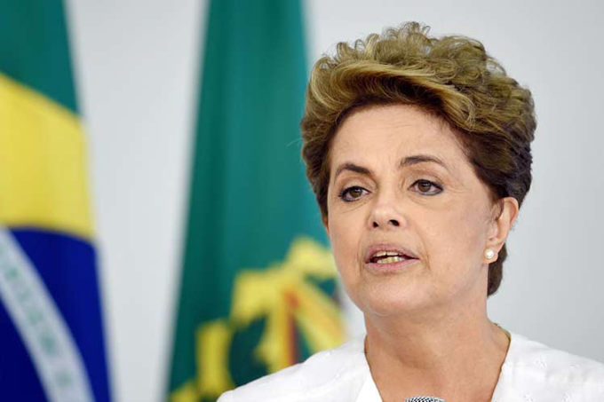 Dilma alerta sobre cambios de reglas del juego democrático en Brasil Dilma alerta sobre cambios de reglas del juego democrático en Brasil