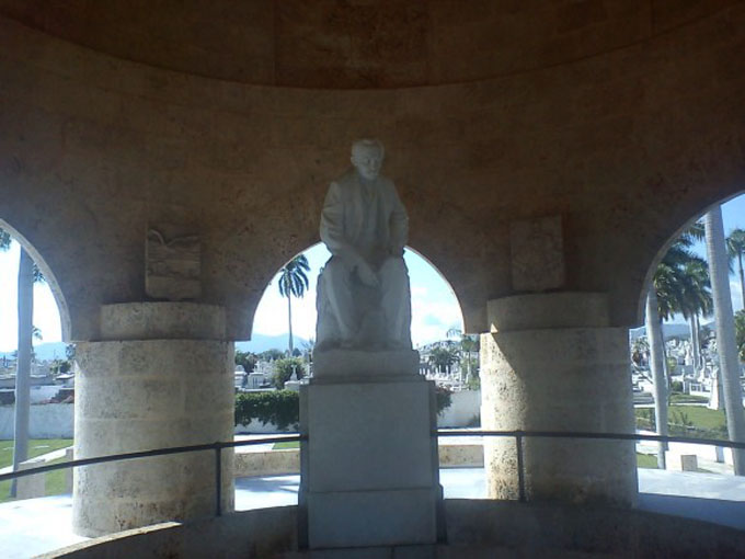 Tributo hoy a José Martí en mausoleo a 122 años de su caída Tributo hoy a José Martí en mausoleo a 122 años de su caída