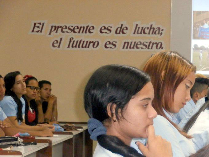 Destacan importancia de ejemplo personal de dirigentes estudiantiles Destacan importancia de ejemplo personal de dirigentes estudiantiles