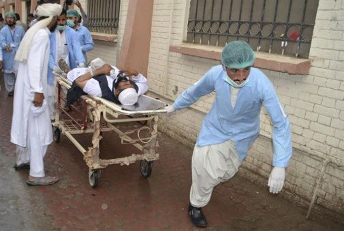 Explosión de bomba deja alrededor de 25 muertos en Pakistán Explosión de bomba deja alrededor de 25 muertos en Pakistán