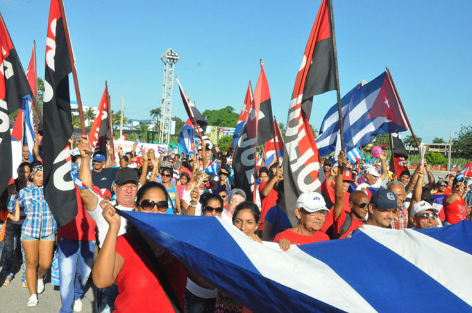 Jamás sacrificaremos nuestro derecho a construir una nación independiente y socialista Jamás sacrificaremos nuestro derecho a construir una nación independiente y socialista