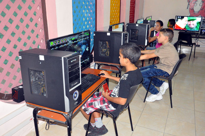 Ludoteca tecnológica de Bayamo con gran aceptación del público Ludoteca tecnológica de Bayamo con gran aceptación del público