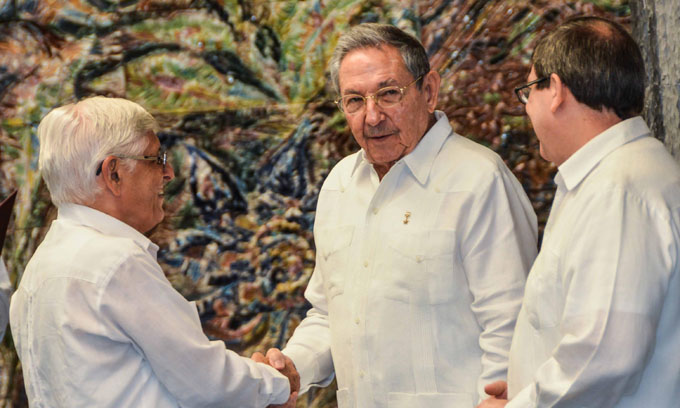 Asiste Raúl a acto de juramento de nuevos embajadores cubanos Asiste Raúl a acto de juramento de nuevos embajadores cubanos