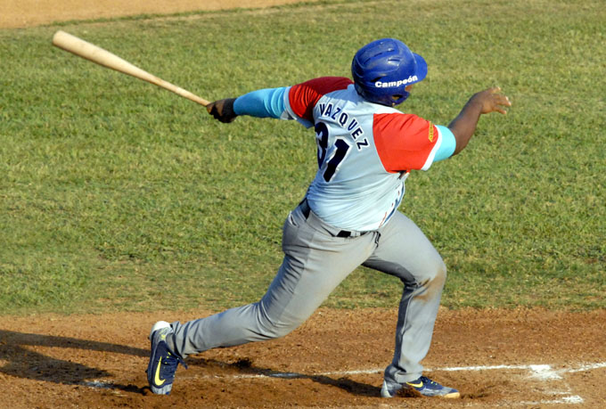 Béisbol cubano, tres quieren ser invencibles Béisbol cubano, tres quieren ser invencibles