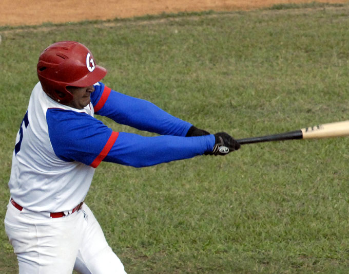 Monarca Granma ganó primer juego: 10-3 ante Villa Clara Monarca Granma ganó primer juego: 10-3 ante Villa Clara