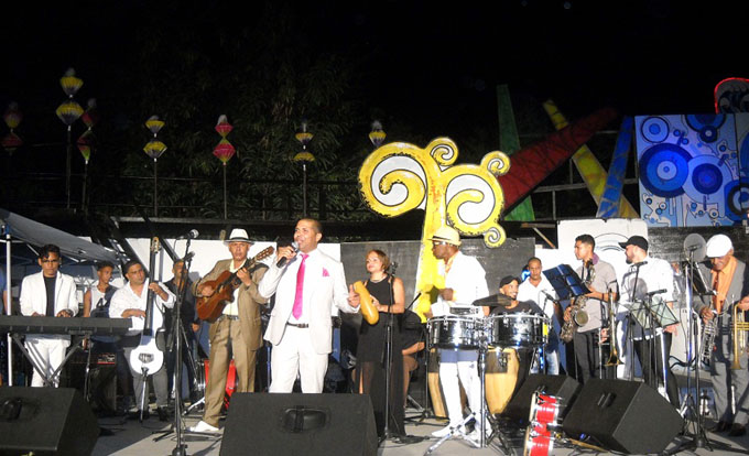 Música y colores en apertura de carnaval manzanillero Música y colores en apertura de carnaval manzanillero