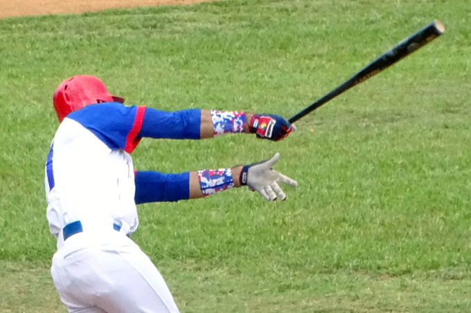 Guillermo Avilés, indetenible en comienzo de Serie Nacional Guillermo Avilés, indetenible en comienzo de Serie Nacional