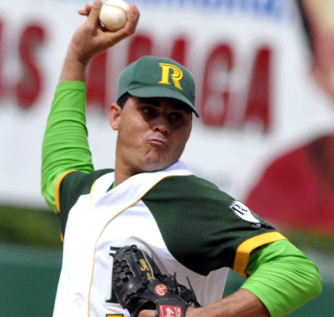 Yosvani Torres cubre la ruta y llega a 100 triunfos en béisbol cubano Yosvani Torres cubre la ruta y llega a 100 triunfos en béisbol cubano