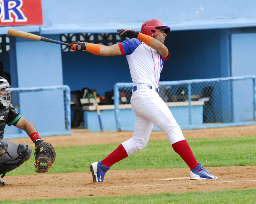 Leones rugen frente a campeones vigentes en temporada beisbolera Leones rugen frente a campeones vigentes en temporada beisbolera
