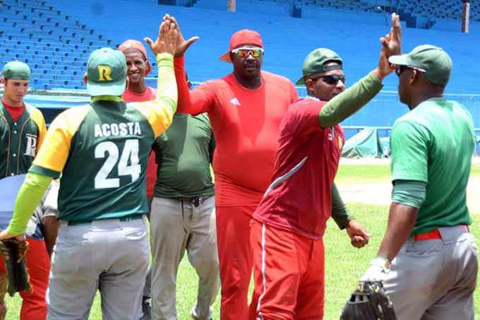 Pinar-Santiago, líder se pone a prueba en béisbol cubano Pinar-Santiago, líder se pone a prueba en béisbol cubano