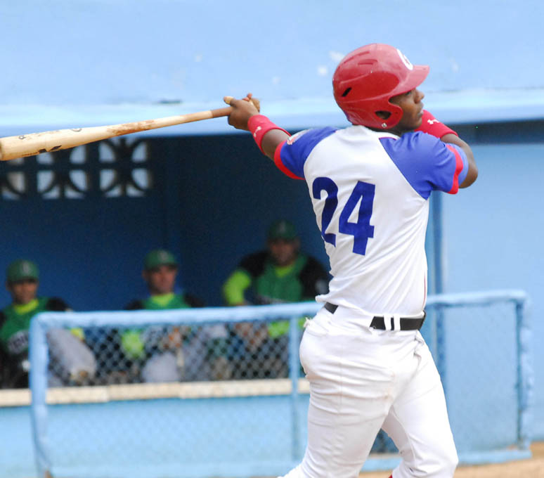 Alazanes ceden en regla Schiller ante Industriales (+ videos) Alazanes ceden en regla Schiller ante Industriales (+ videos)