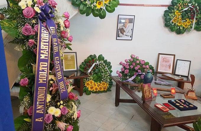 Periodistas cubanos rinden homenaje a Antonio Moltó (+ fotos) Periodistas cubanos rinden homenaje a Antonio Moltó (+ fotos)