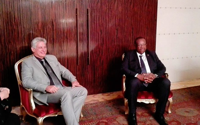 Presidente angoleño recibe a primer vicepresidente cubano Presidente angoleño recibe a primer vicepresidente cubano