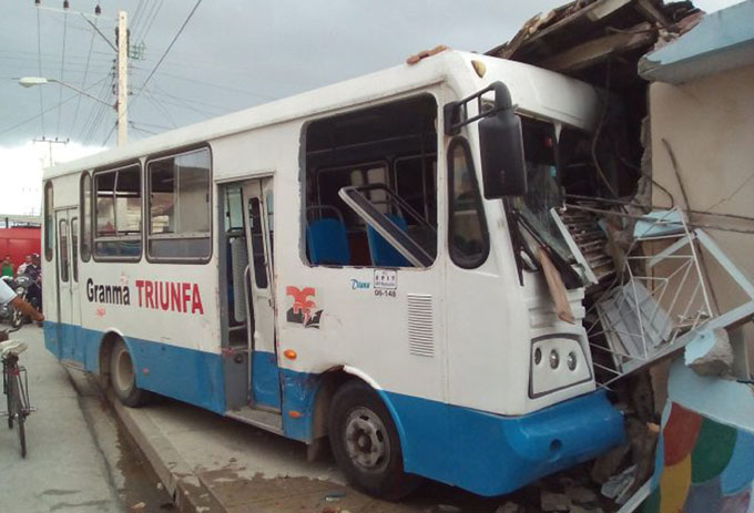 Siete lesionados en accidente de tránsito en Manzanillo (+ fotos) Siete lesionados en accidente de tránsito en Manzanillo (+ fotos)