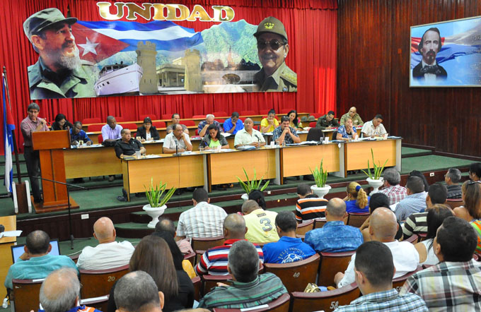 Sesionó pleno del Comité del Partido en Granma Sesionó pleno del Comité del Partido en Granma