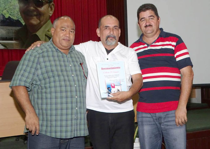 Distinguen a instituciones granmenses por desarrollo exitoso de la Fiesta de la Cubanía (+ fotos) Distinguen a instituciones granmenses por desarrollo exitoso de la Fiesta de la Cubanía (+ fotos)