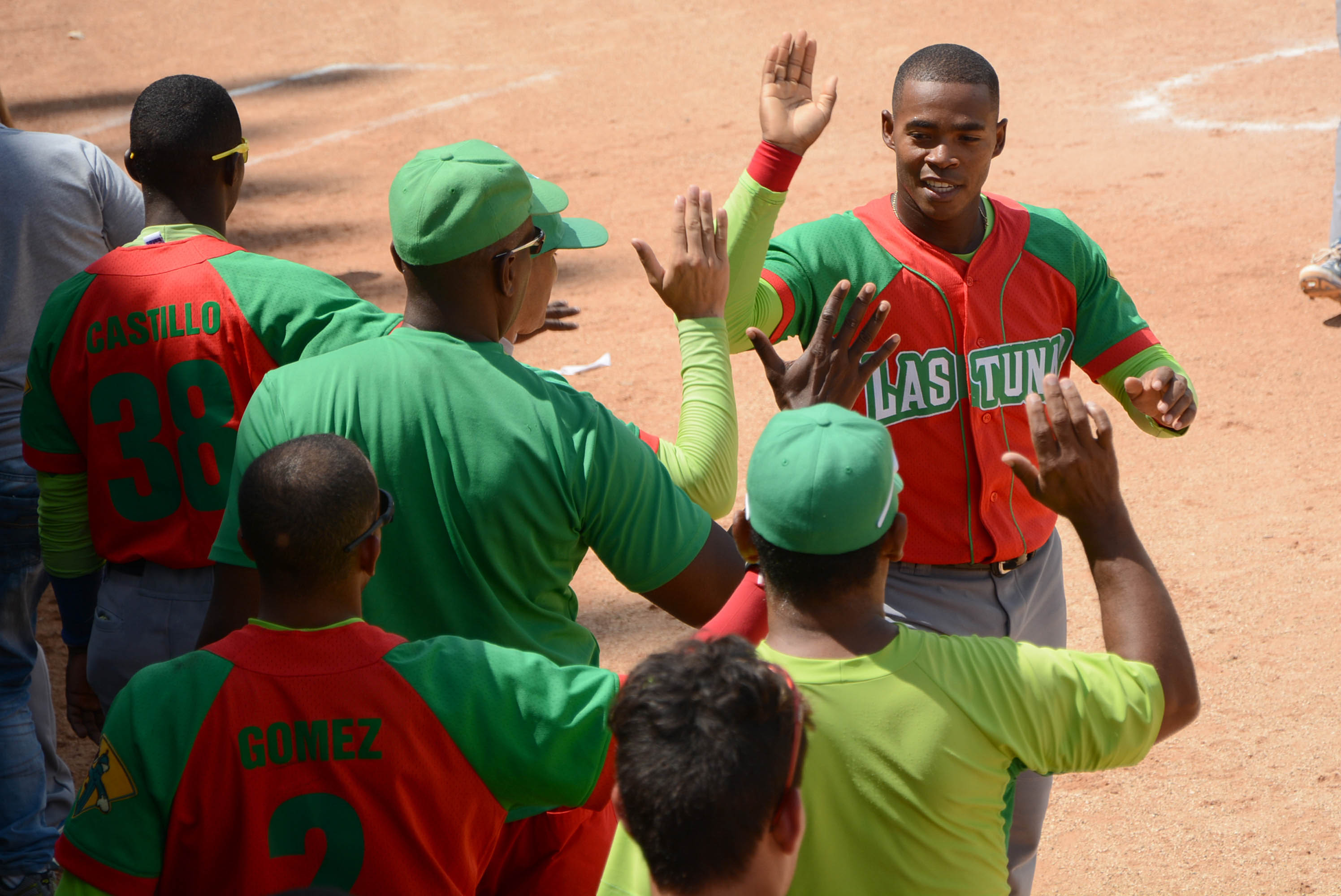 Las Tunas desbanca a Industriales en liderato del béisbol cubano Las Tunas desbanca a Industriales en liderato del béisbol cubano