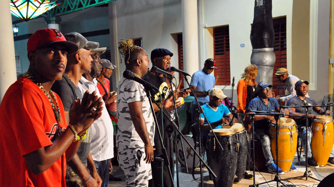 Inicia en Bayamo gira nacional de Los Muñequitos de Matanzas (+ fotos y videos) Inicia en Bayamo gira nacional de Los Muñequitos de Matanzas (+ fotos y videos)