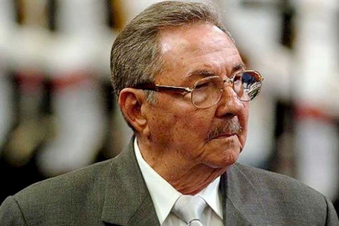 Presidente cubano felicita a Centro de Estudios Martianos Presidente cubano felicita a Centro de Estudios Martianos