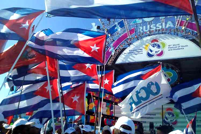 Jóvenes del mundo marchan por la paz en Sochi Jóvenes del mundo marchan por la paz en Sochi