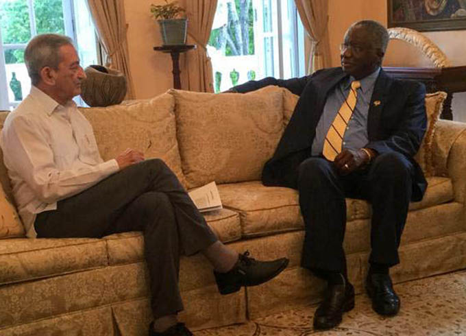 Intercambian Primer Ministro de Barbados y José Ramón Balaguer Intercambian Primer Ministro de Barbados y José Ramón Balaguer