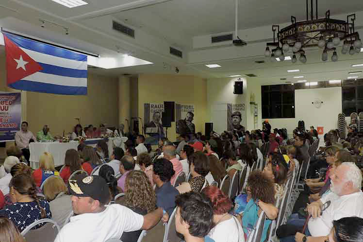 Impactante acto de solidaridad con Cuba en Colombia (+fotos) Impactante acto de solidaridad con Cuba en Colombia (+fotos)