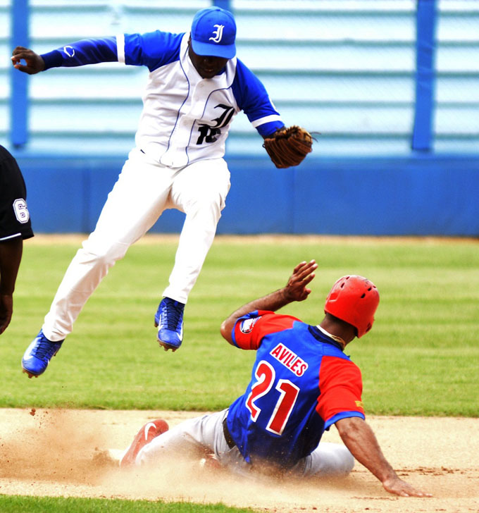 Puntero y sublíder siguen la porfía en béisbol cubano Puntero y sublíder siguen la porfía en béisbol cubano