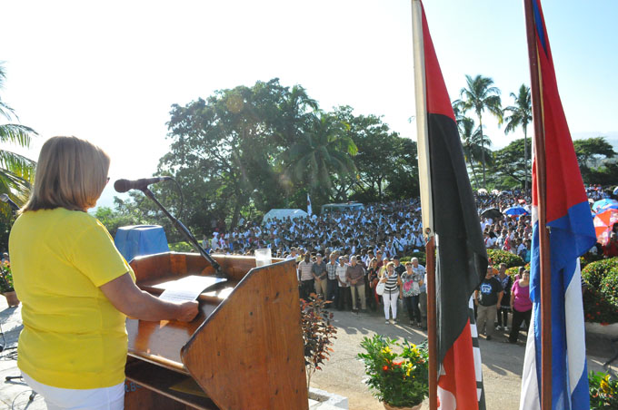 Rinden homenaje a Fidel Castro, artífice de la Batalla de Guisa (+fotos, audio y video) Rinden homenaje a Fidel Castro, artífice de la Batalla de Guisa (+fotos, audio y video)