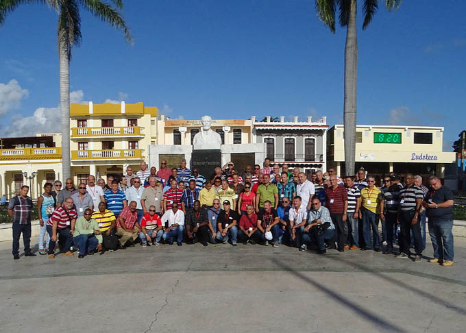 Sesiona en Bayamo Consejo de dirección del grupo empresarial de la industria alimentaria Sesiona en Bayamo Consejo de dirección del grupo empresarial de la industria alimentaria