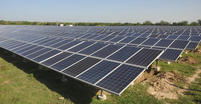 Aportan energía eléctrica tres nuevos parques fotovoltaicos en Granma Aportan energía eléctrica tres nuevos parques fotovoltaicos en Granma